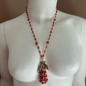 4/$100 vintage beaded Elegant Red and Gold tassle Necklace 🍷